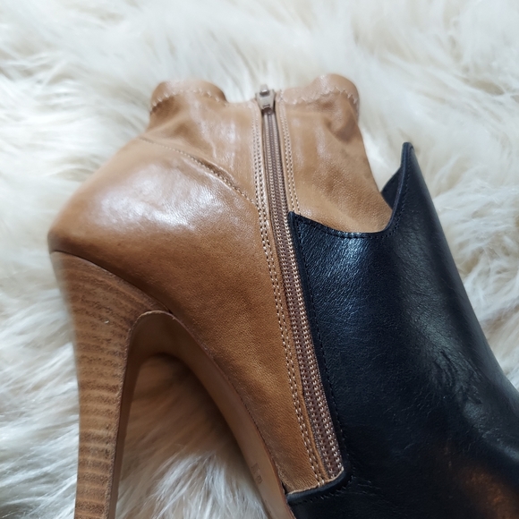 Maison Margiela High Heel Color Blocked Leather Ankle Booties - Picture 7 of 11